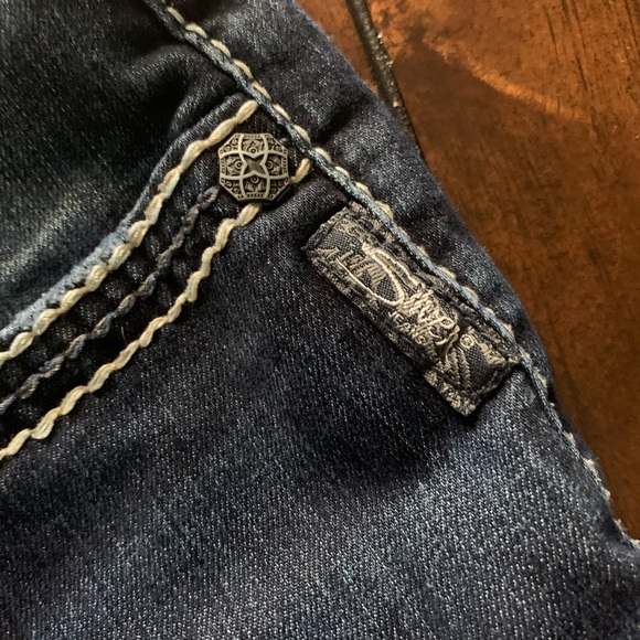 SILVER JEANS || Suki Skinny Jeans - Picture 3 of 9